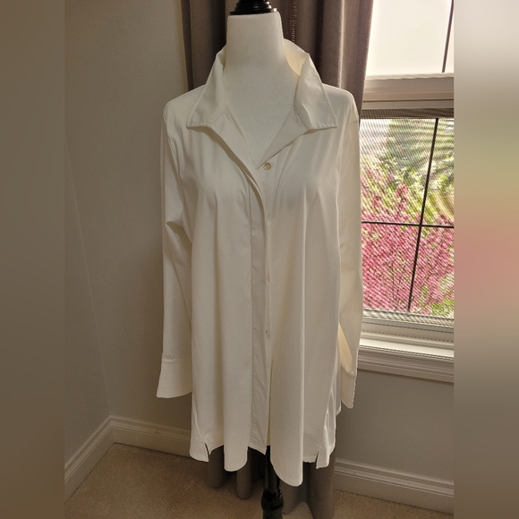 Beautiful Button Down Shirt Size Medium - Picture 7 of 15